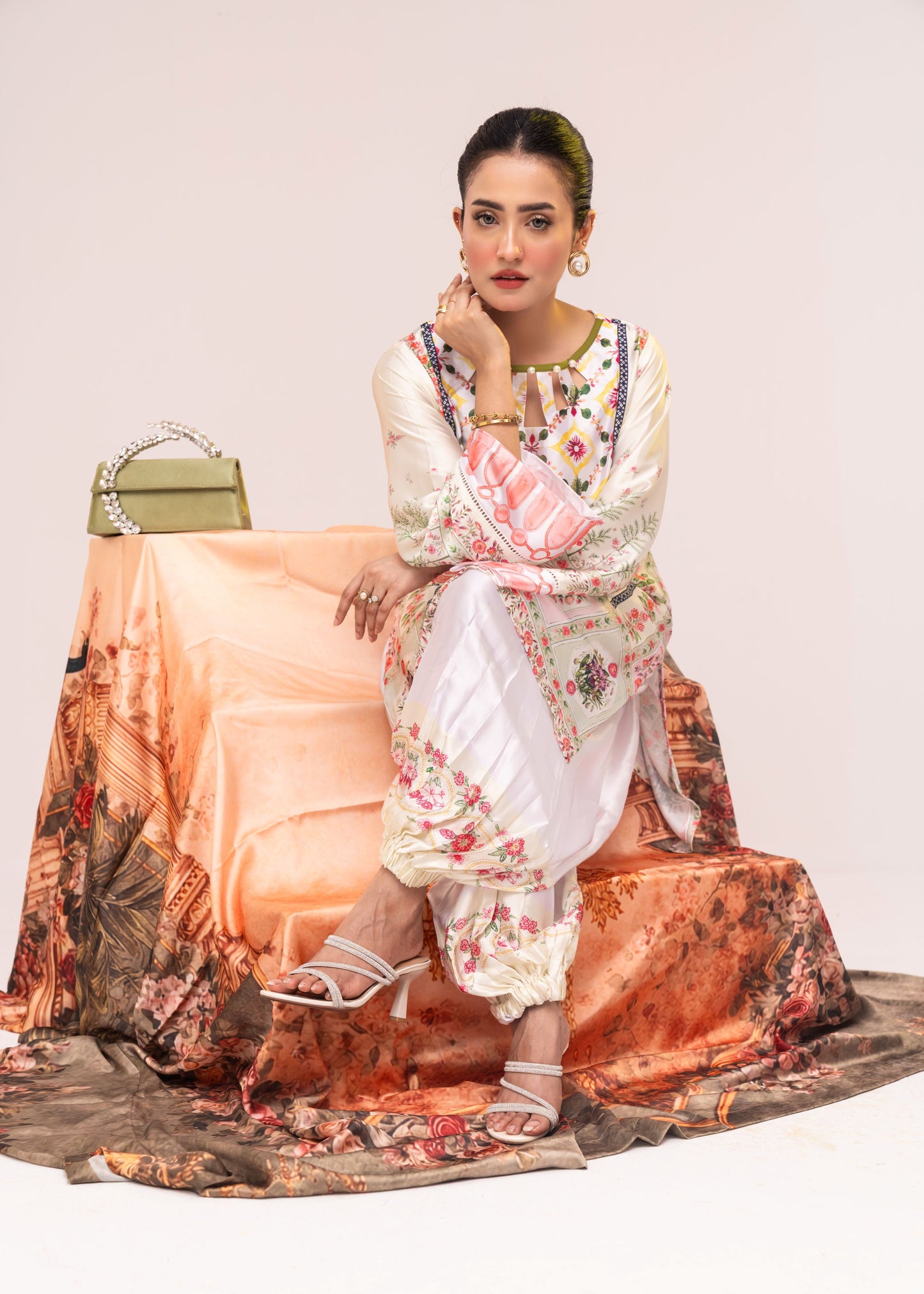 Pearl Bloom Charm Kameez And Pant Set