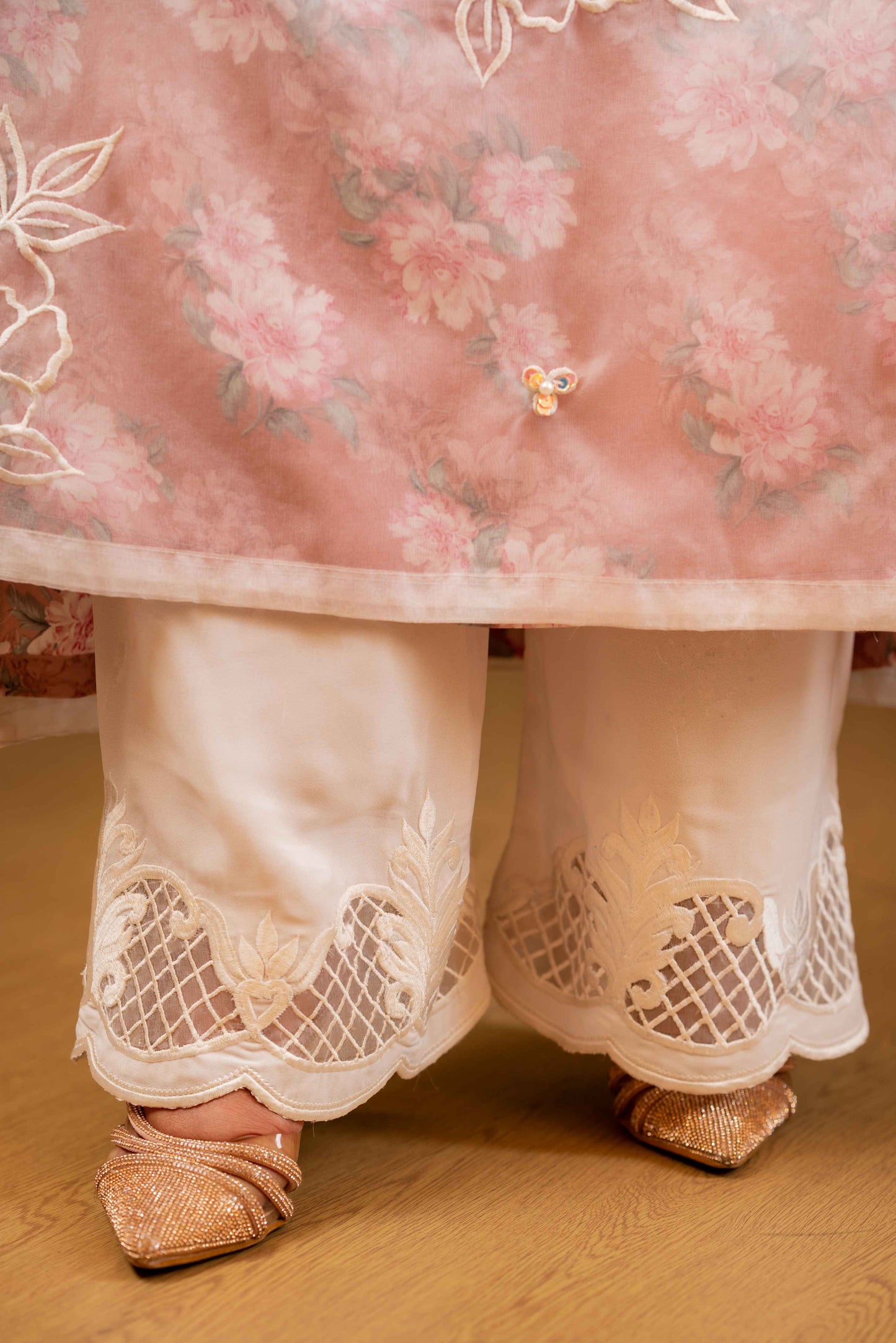 Scattered Rose Kameez