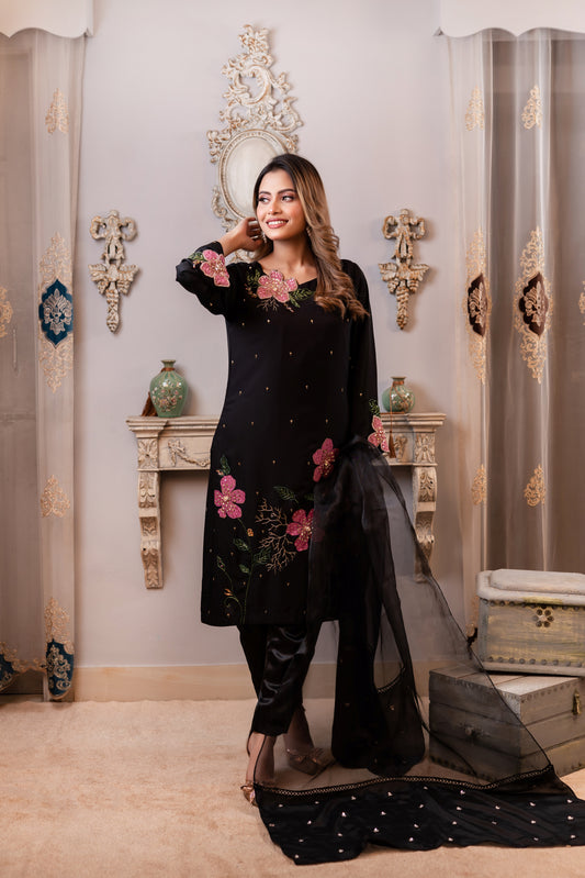Black Floral Embroidered Kameez