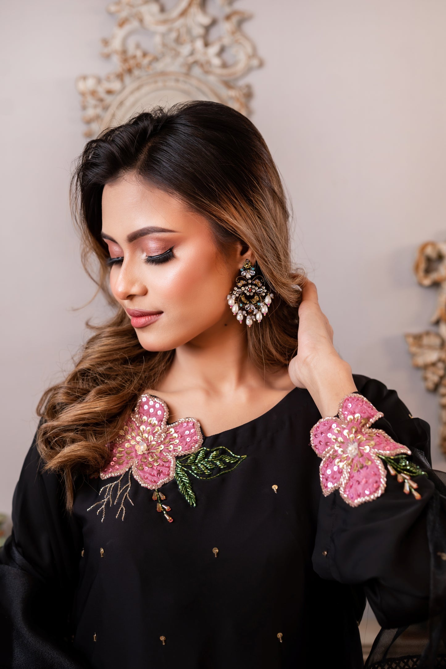 Black Floral Embroidered Kameez