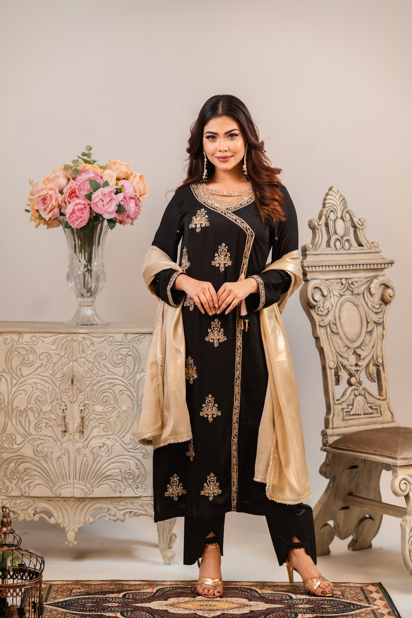 Black and Gold Zardozi Kurti Set