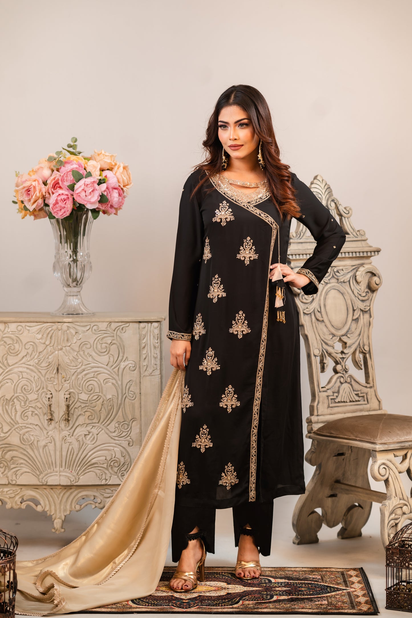 Black and Gold Zardozi Kurti Set