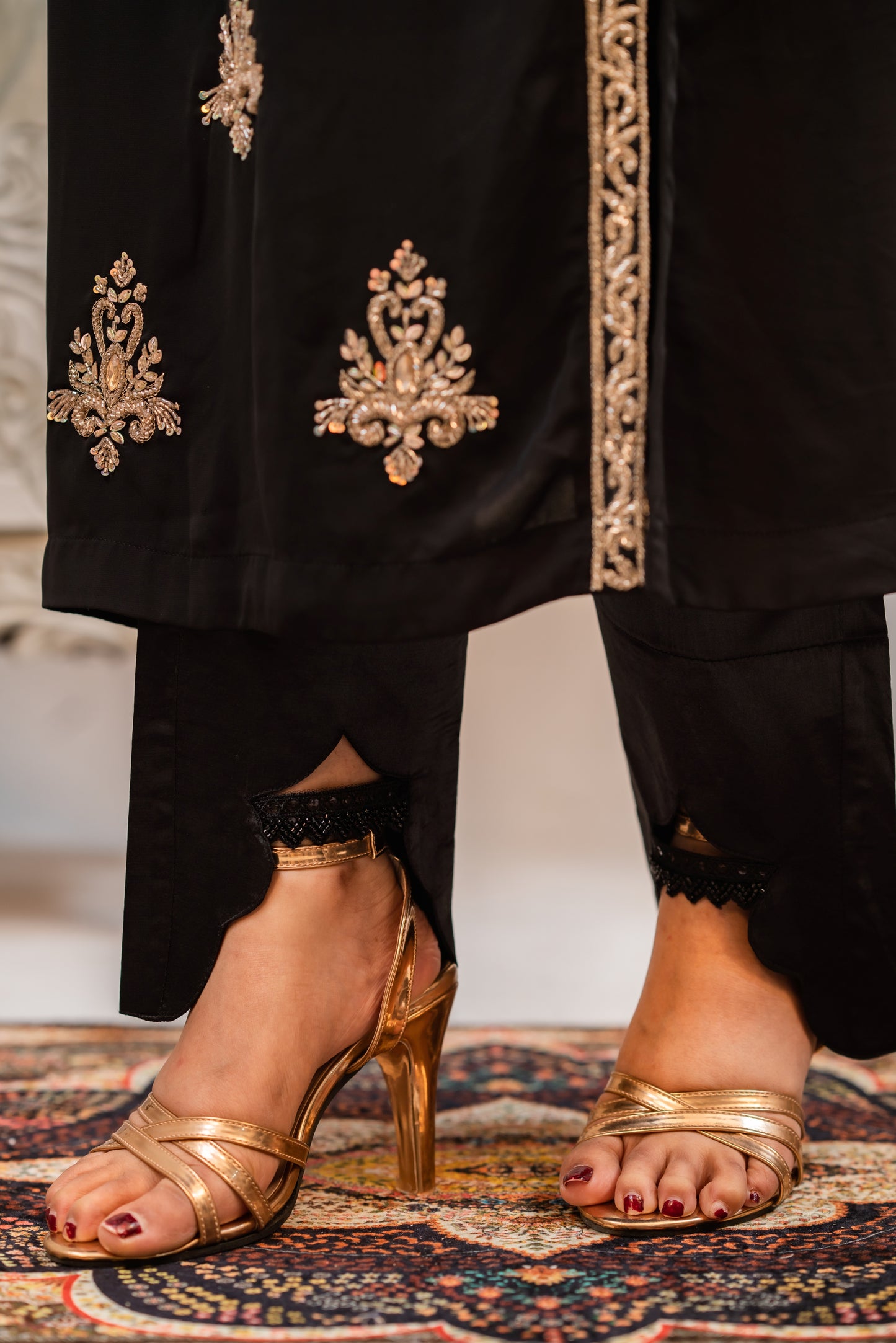 Black and Gold Zardozi Kurti Set