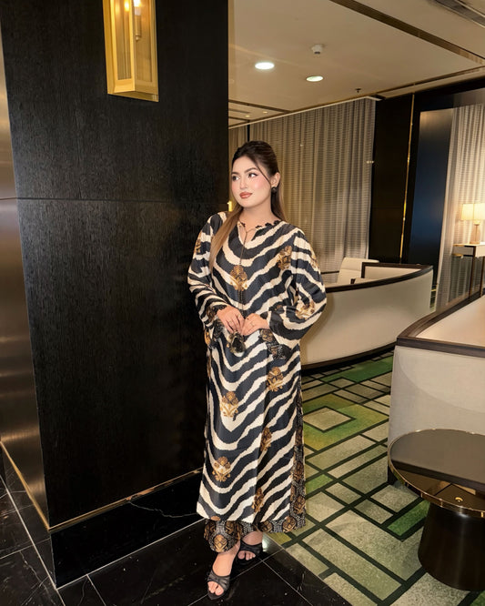 Monochrome Heritage Kameez And Pant Set