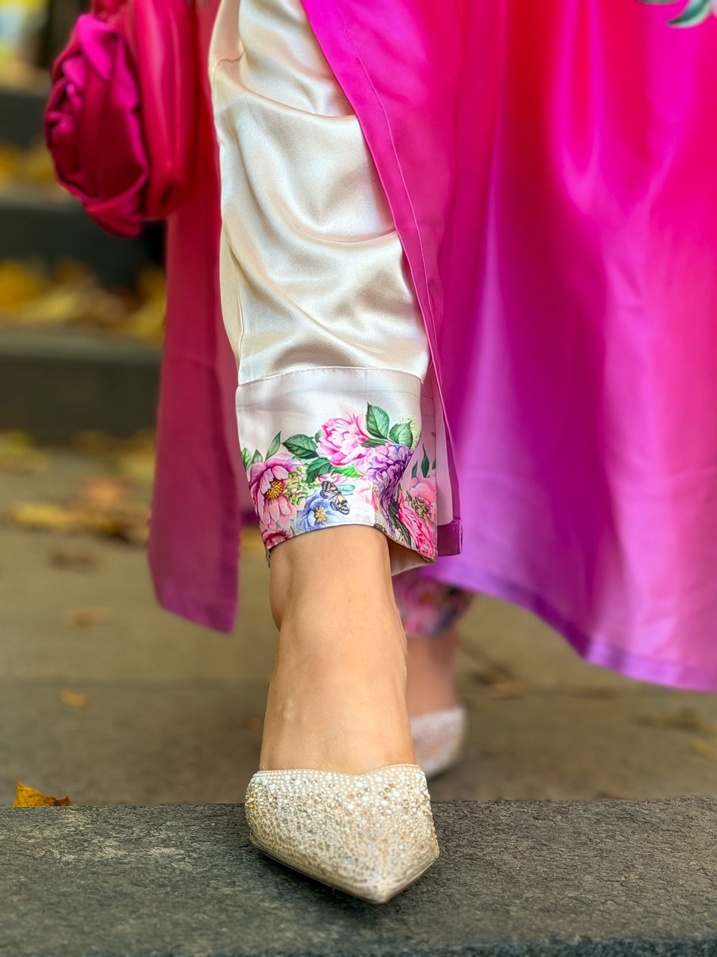 Blooming Grace – Pink & White Floral Kameez And Pant Set