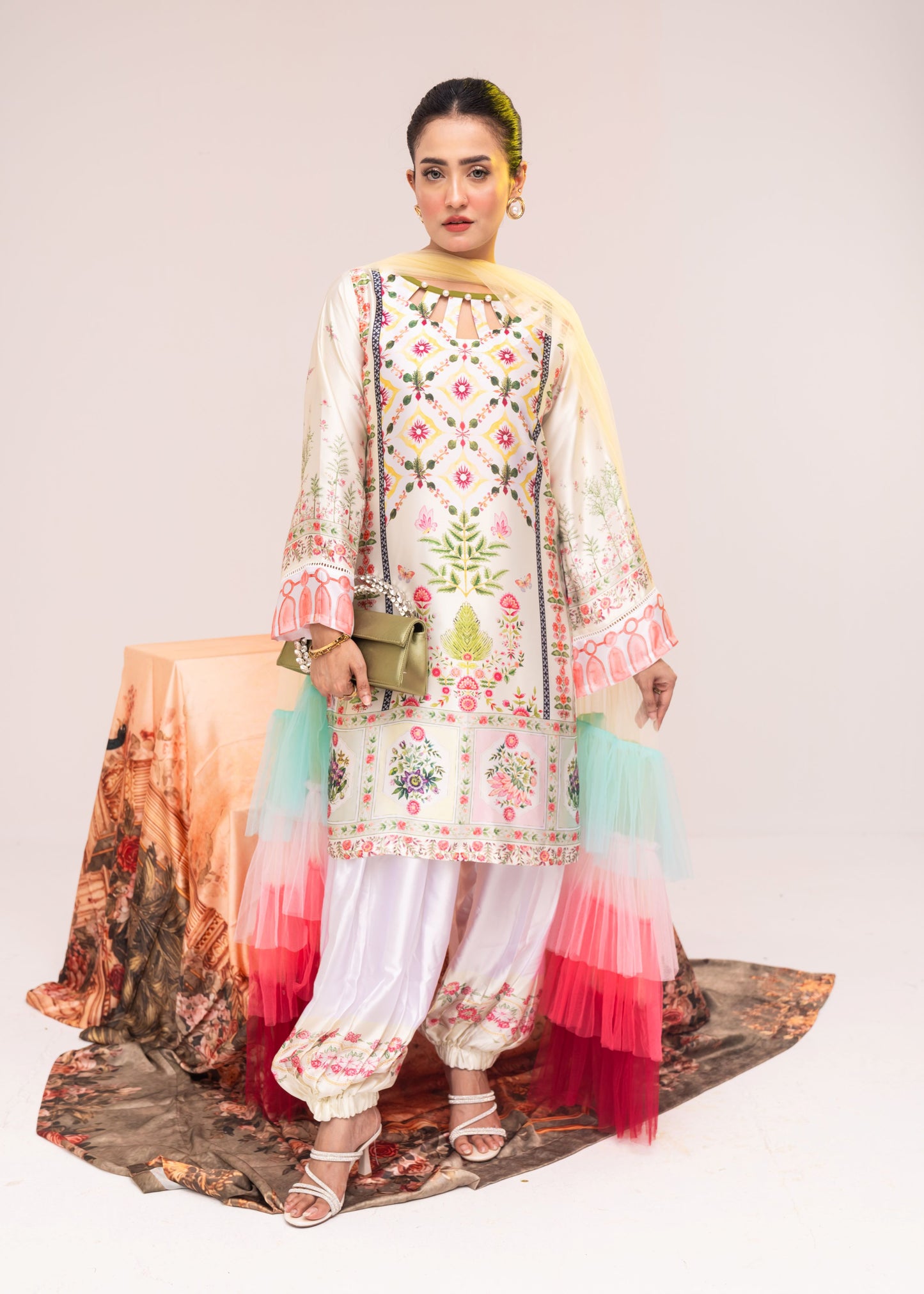 Pearl Bloom Charm Kameez And Pant Set