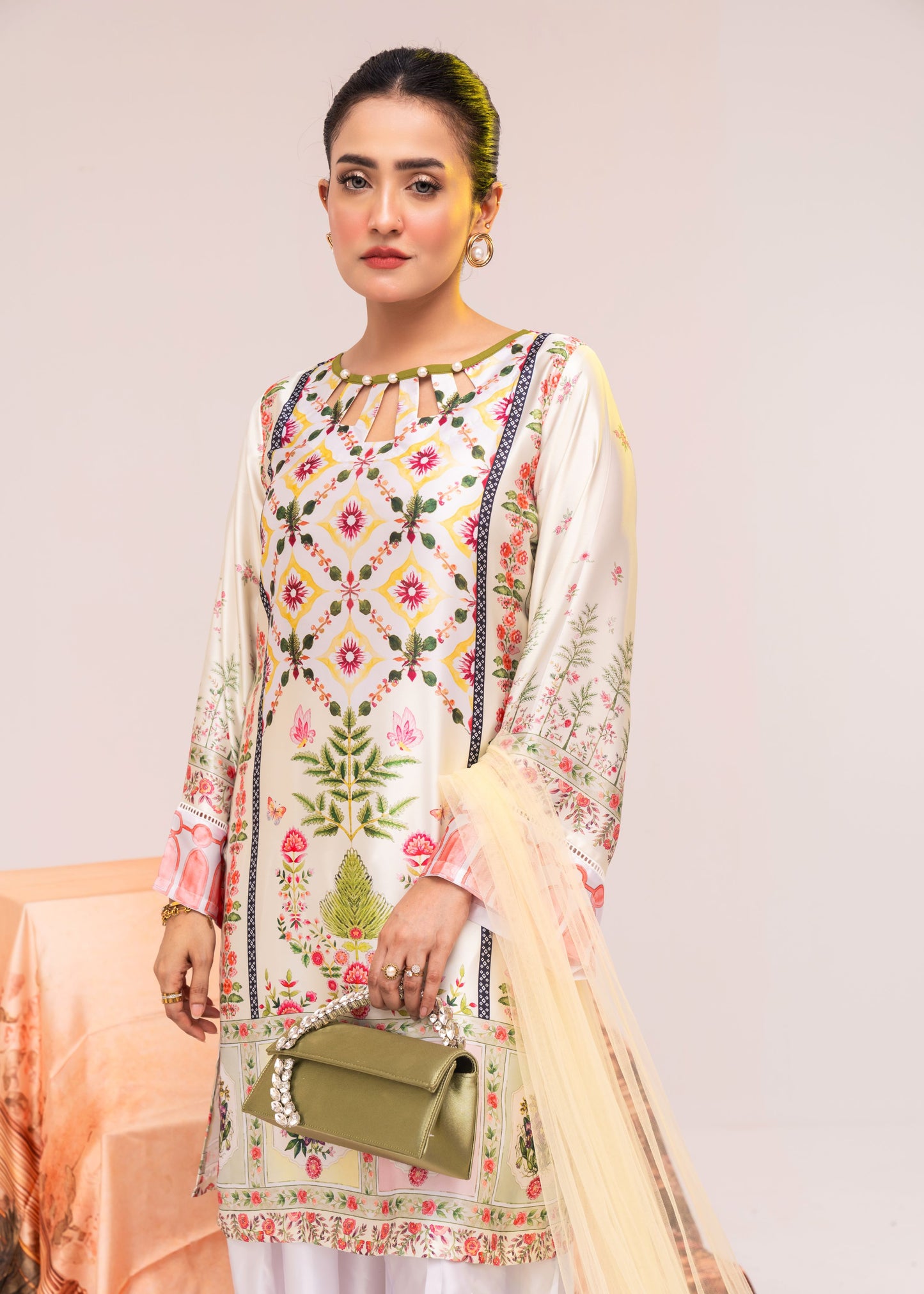 Pearl Bloom Charm Kameez And Pant Set