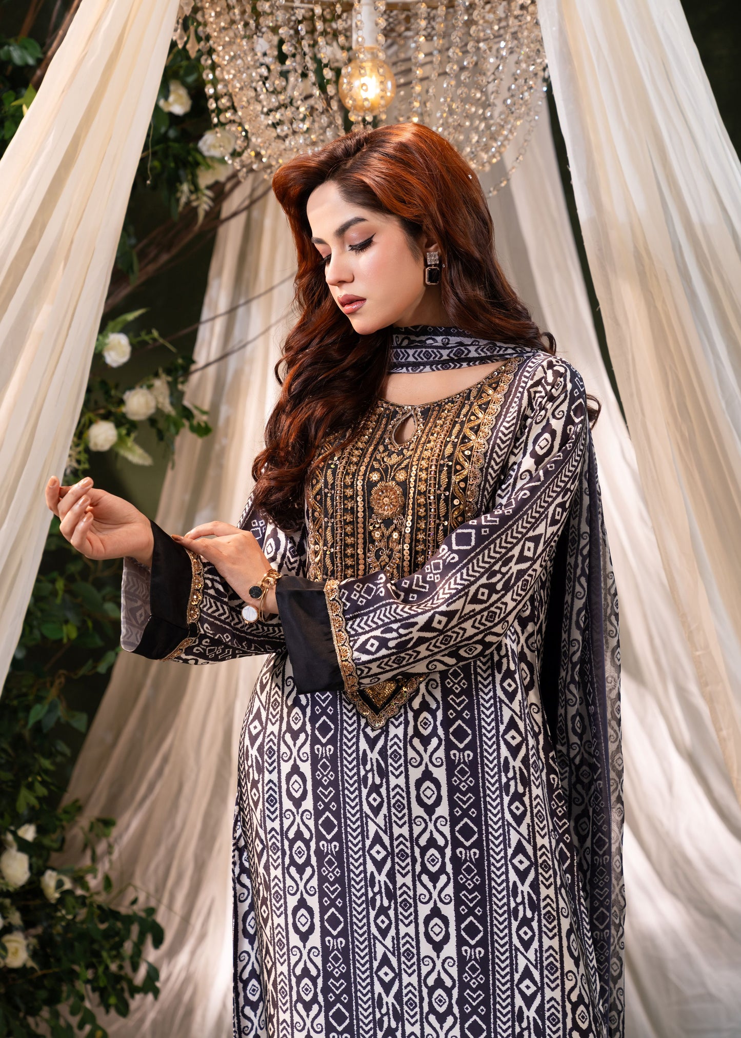 Monochrome Muse Kameez And Orna Set
