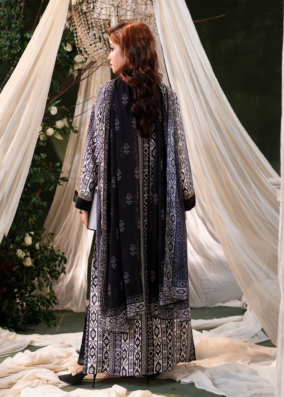 Monochrome Muse Kameez And Orna Set