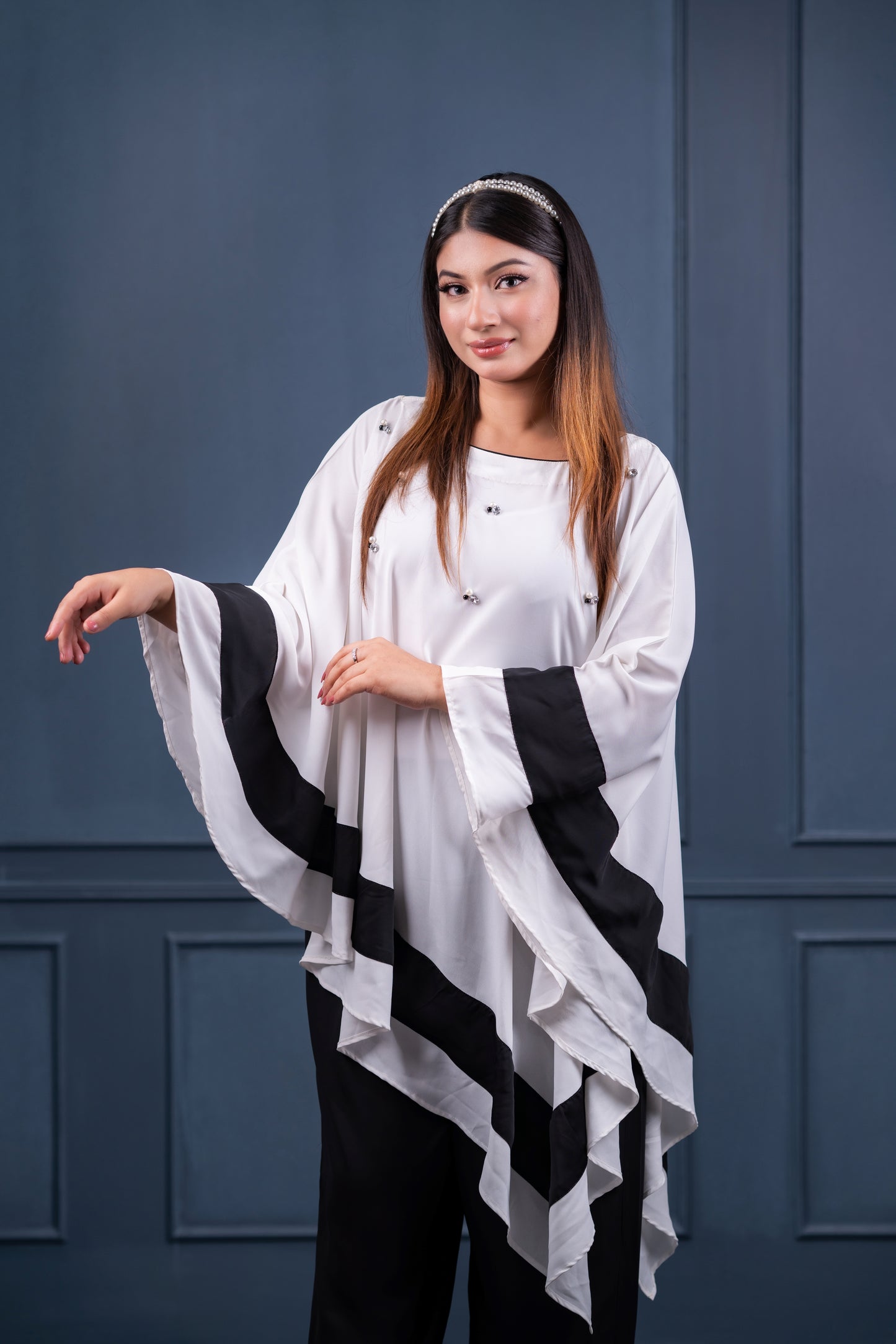 Black & White Cape Set