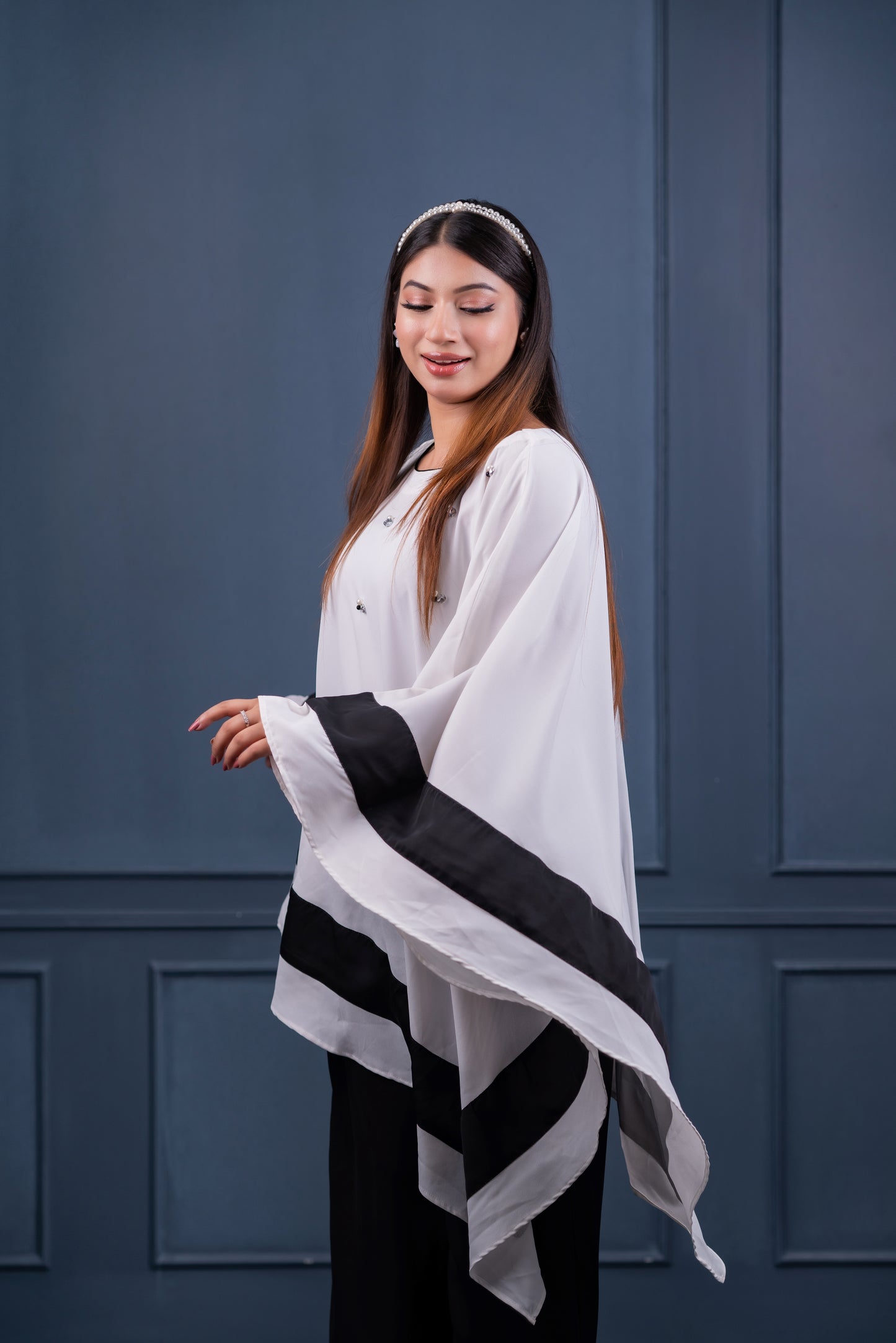 Black & White Cape Set