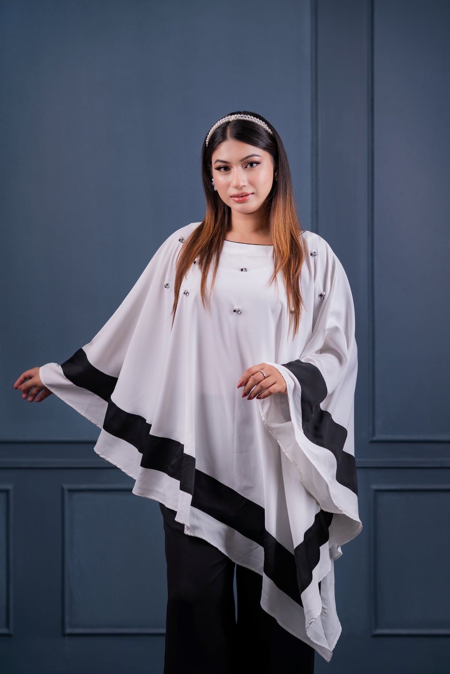 Black & White Cape Set