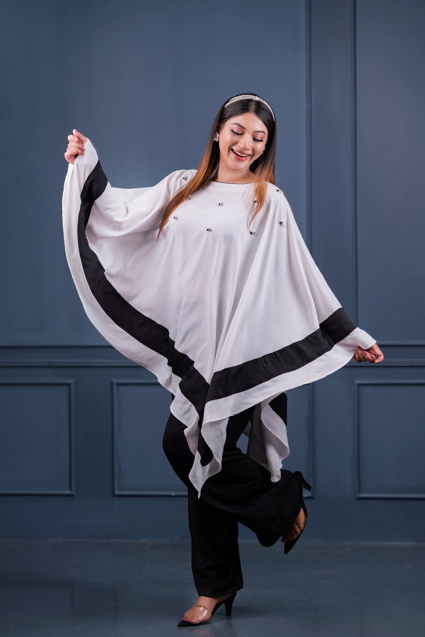 Black & White Cape Set