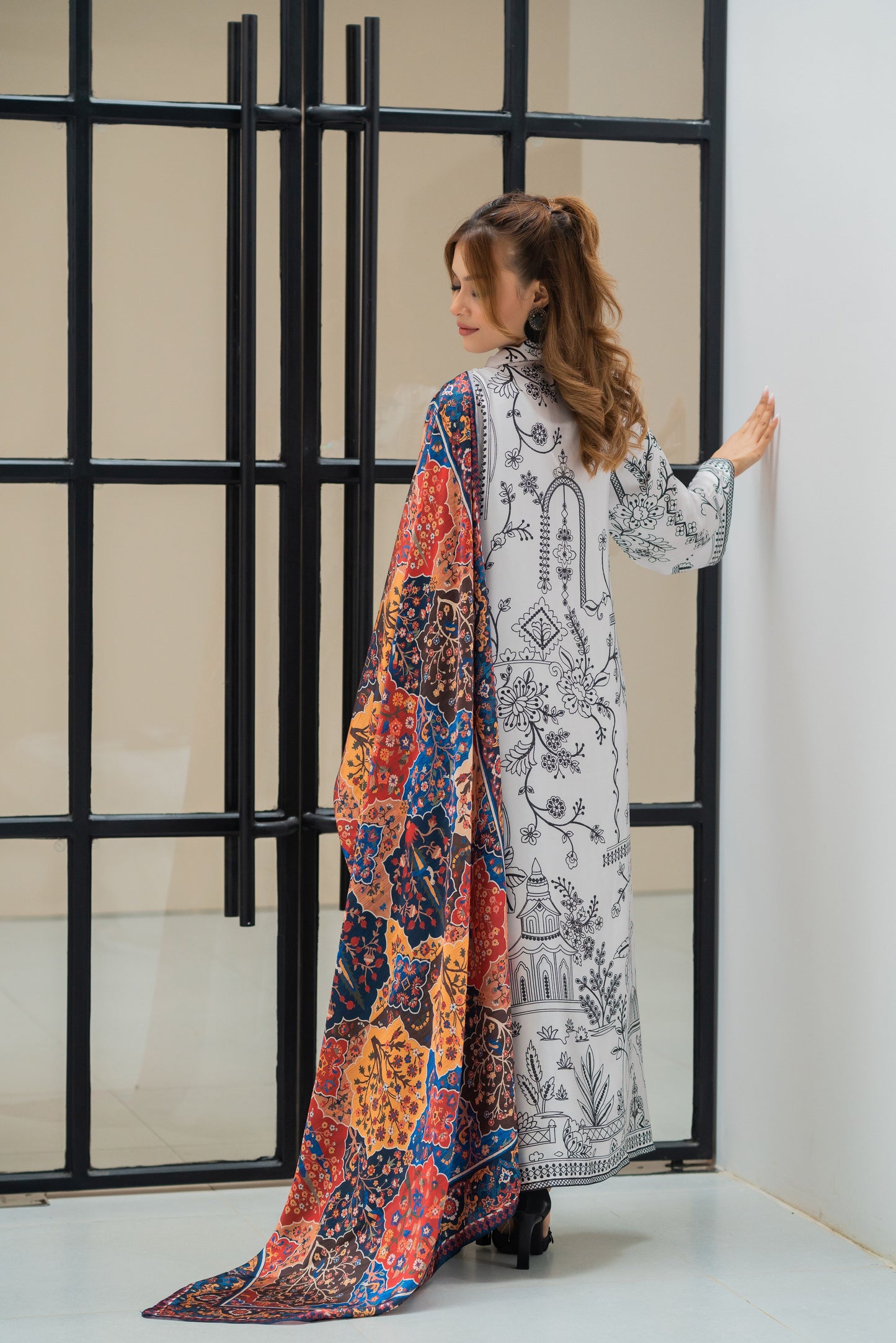 Ivory Story Printed Kameez And Orna Set