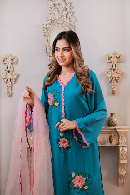 Elegant Embroidered Turquoise Kameez